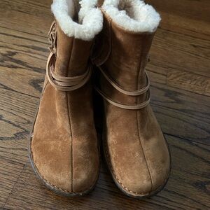 Tan Brown Suede Tassel detailUgg Ankle Boots with Fur Lining